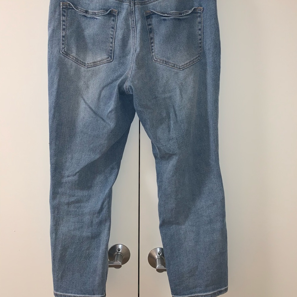 Cropped Ripped Jeans - Picture 3 of 3